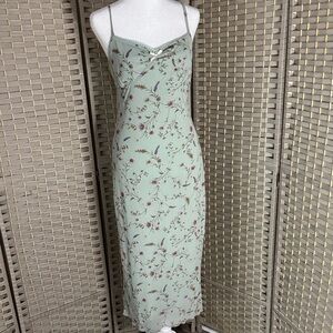 Chic Floral Midi Dress in Soft Green